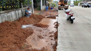 ประชาสัมพันธ์ ปิดน้ำประปาชั่วคราว  ถนนสมเด็จหมู่5 แถวหน้าโรงเรียนบ้านนามน  เนื่องจากท่อประปาแตกจากการก่อสร้างถนน